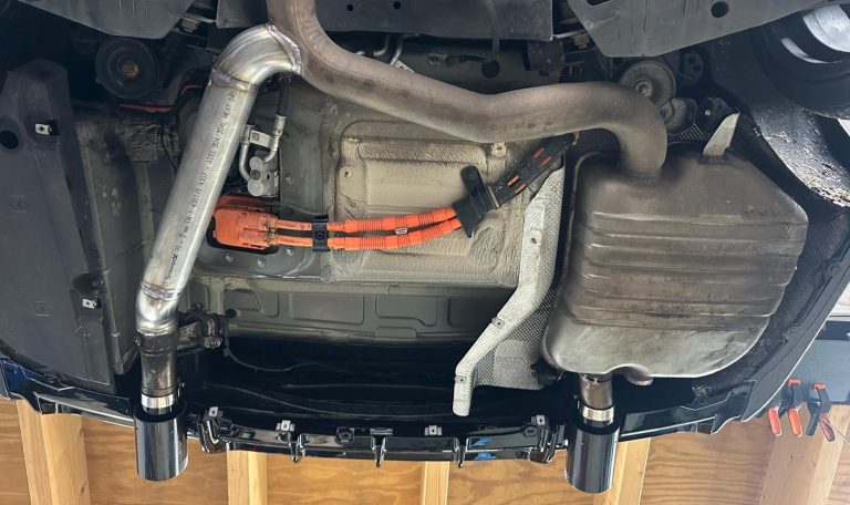 Volvo V60 T6 AWD Wij hebben deze Volvo voorzien van een Stage 1 + Bak Tune, polestar 18 inch zwart gepoedercoate velgen, zwarte grill en heico poiler